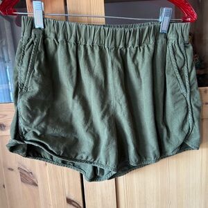 Madewell Women’s Pull On Green Cotton Dolphin-Hem Shorts